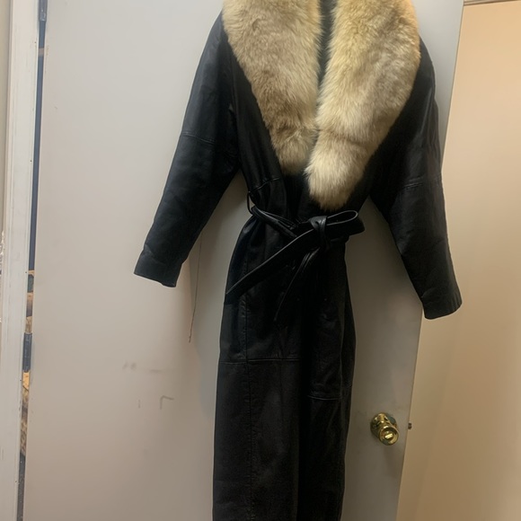 Women’s Leather and Fox Fur coat - Picture 10 of 10
